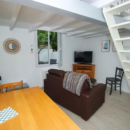 Studio/mezzanine Avec Jardinet Et Climatisation