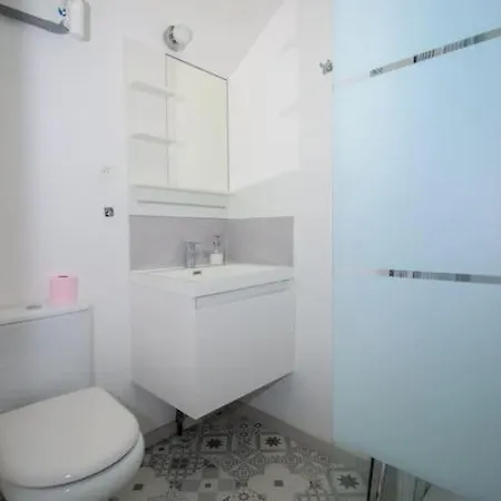 Studio/mezzanine Avec Jardinet Et Climatisation Λα Ροσέλ