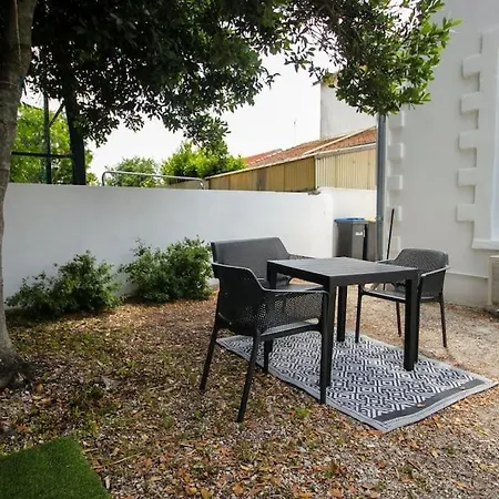 Διαμέρισμα Studio/mezzanine Avec Jardinet Et Climatisation